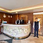 酒店 Seven Hills Palace &