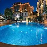 Seven Hills Palace & 3*