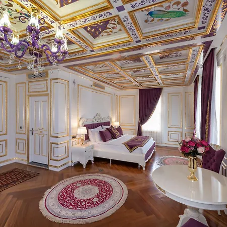 Seven Hills Palace & 3*