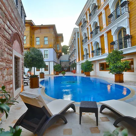 Seven Hills Palace & 3*