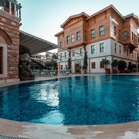 Seven Hills Palace & 3*