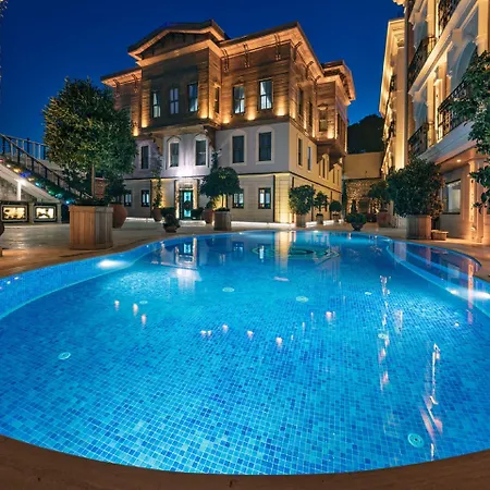 Seven Hills Palace & 3*