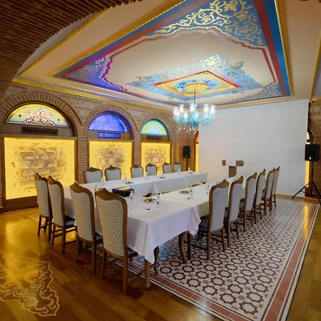 Seven Hills Palace & 3*