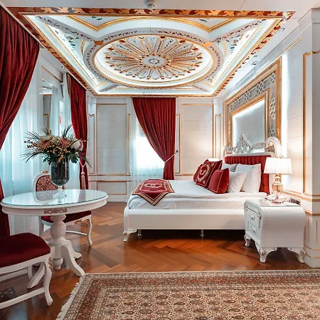 Seven Hills Palace & 3*