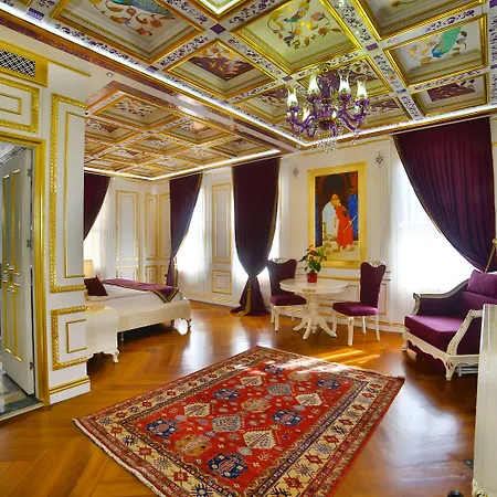 Seven Hills Palace & 3*