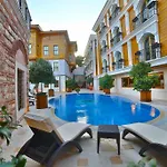 Seven Hills Palace & 3*