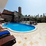 Seven Hills Palace & 3*