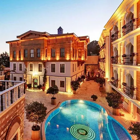 Seven Hills Palace & Отель 3*