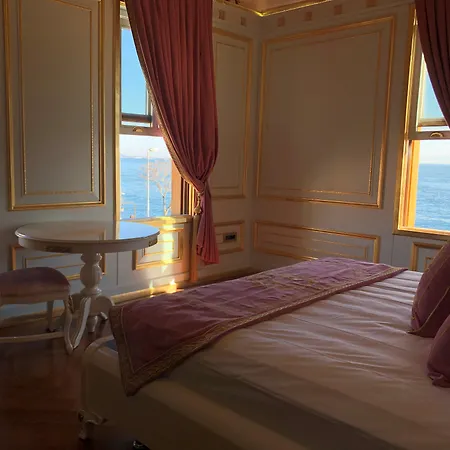 Seven Hills Palace & 3*