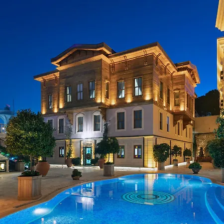 Seven Hills Palace & 3*