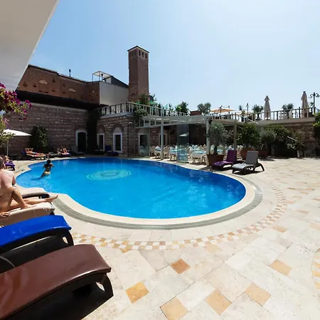 Seven Hills Palace & 3*