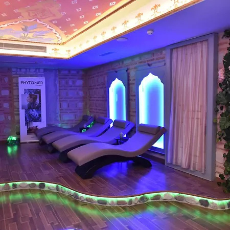 Seven Hills Palace & Отель 3*