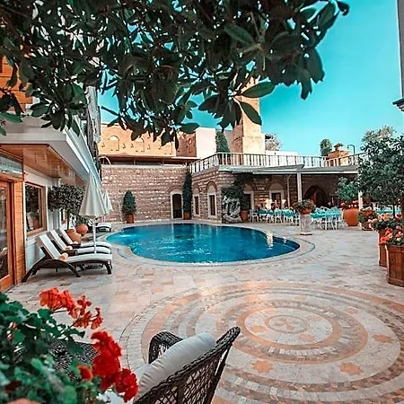 Seven Hills Palace & 3*