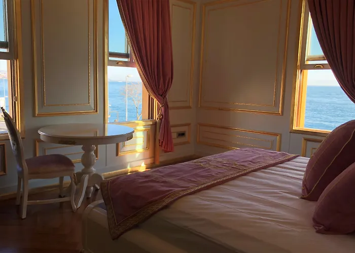 Seven Hills Palace & 3*