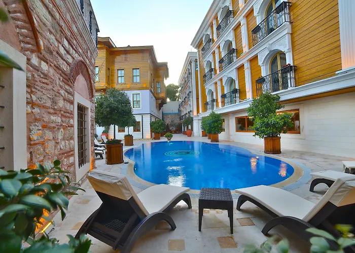 Seven Hills Palace & 3*