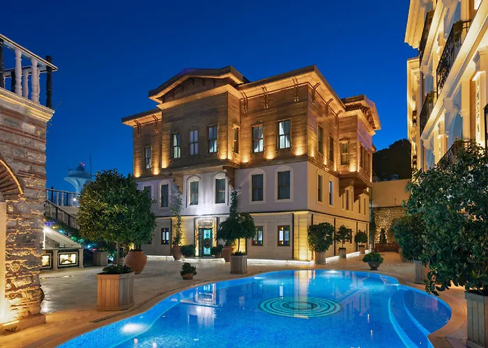 Seven Hills Palace & 3*