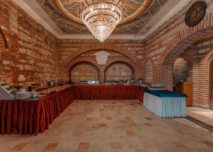 Seven Hills Palace & 酒店 3*