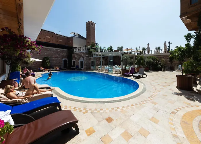 Seven Hills Palace & 3*