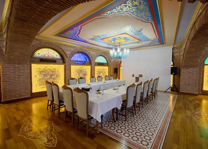 Seven Hills Palace & 3*