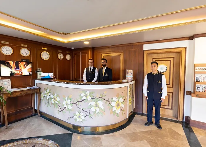 酒店 Seven Hills Palace &