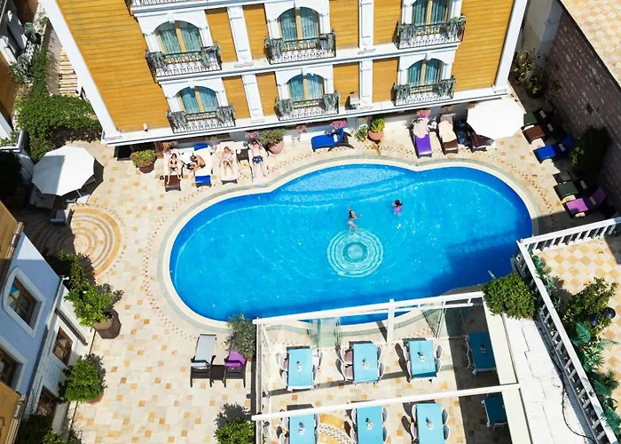 Seven Hills Palace & 3*