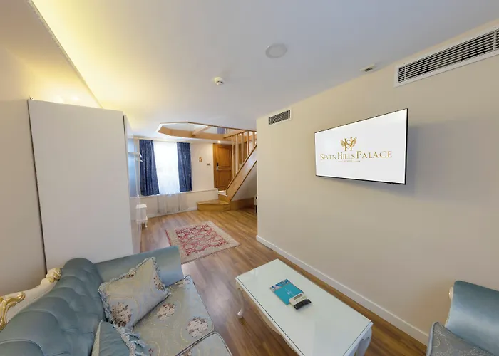 Seven Hills Palace & 酒店