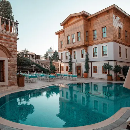 Seven Hills Palace & Hotell 3*