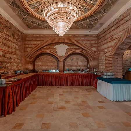 Seven Hills Palace & Hotell 3*