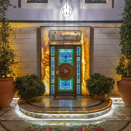 Seven Hills Palace & Hotell 3*