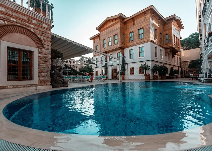 Seven Hills Palace & 3*